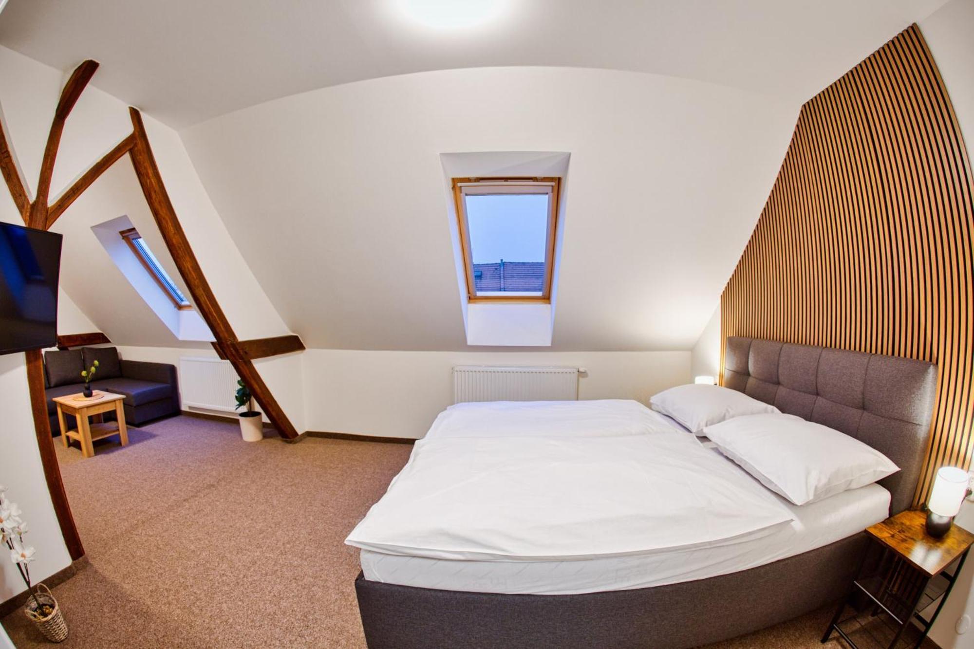 Hotel A Restaurace Ruze Podborany Bagian luar foto